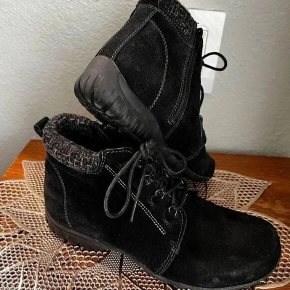 EUC Oasis Black Suede Short Boots Side Zipper Size 8. - Picture 6 of 6